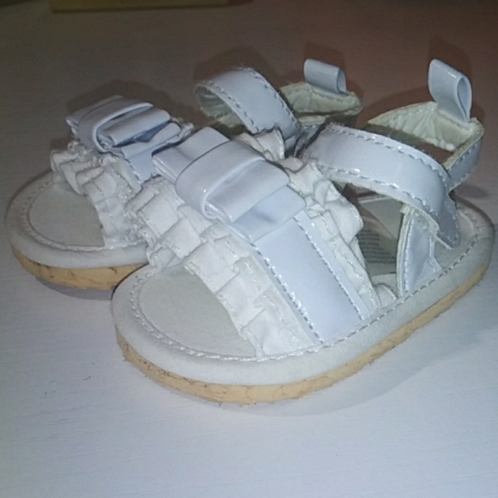 CARTER'S NEWBORN WHITE SANDALS❤